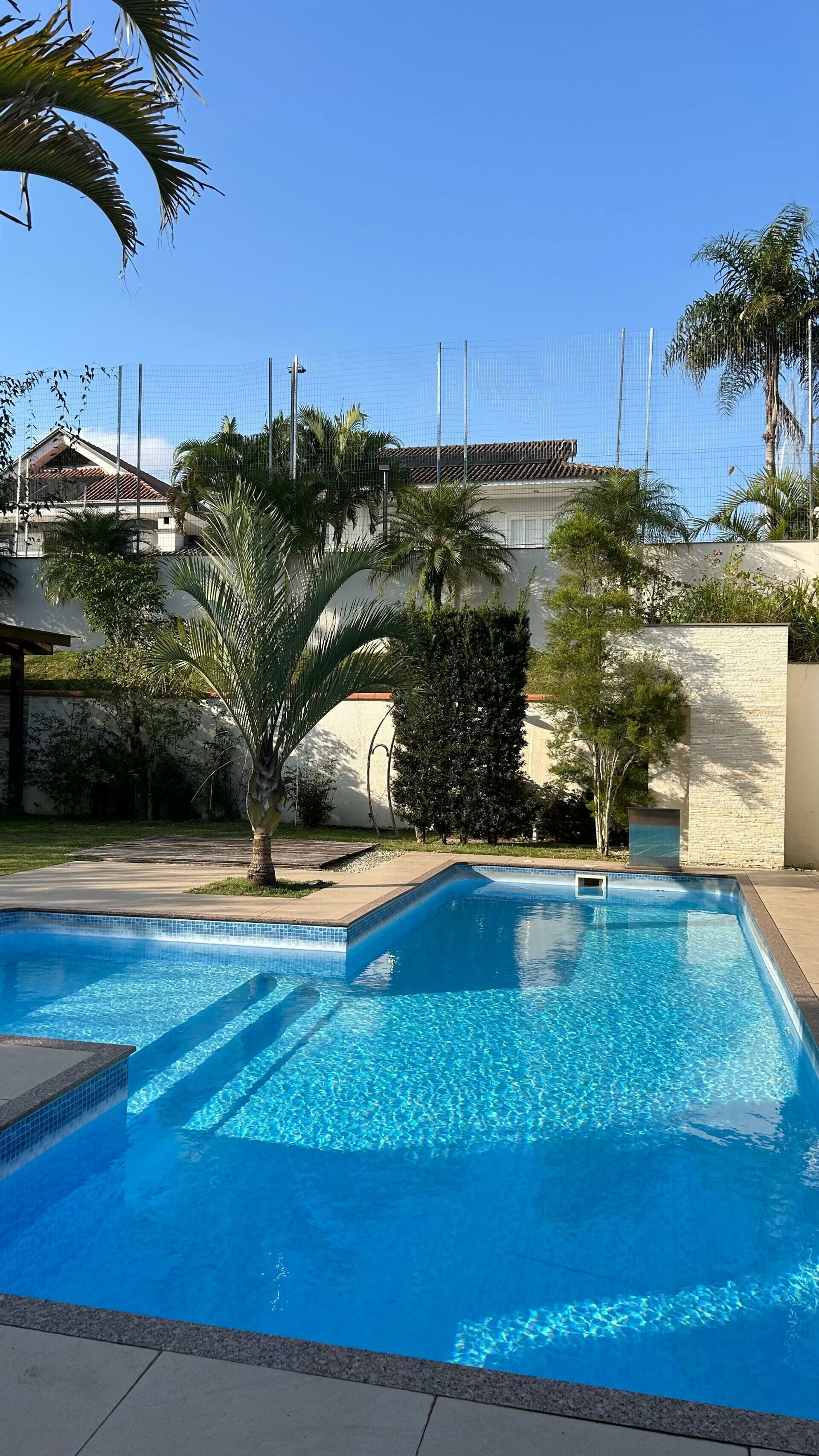 Imagem do Casa com piscina em condomínio Residencial  Fechado no bairro Jaraguá Esquerdo